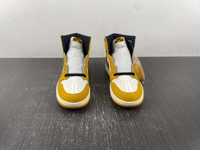 Air Jordan 1 High OG “Yellow Ochre”  DZ5485 701