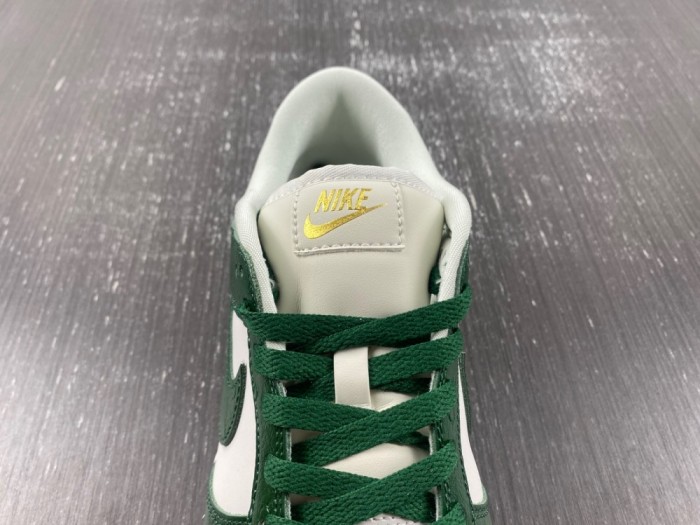N*ike D*unk Low LX “Gorge Green”  FJ2260 002