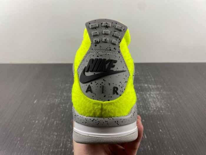 AIR JORDAN 4