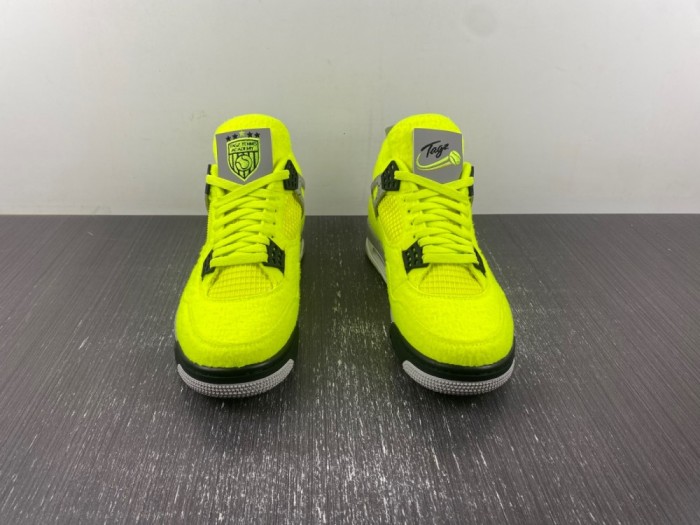 AIR JORDAN 4