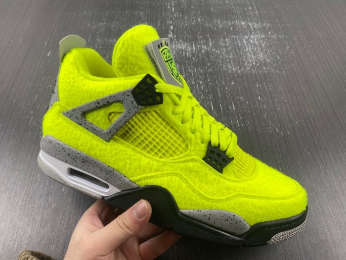AIR JORDAN 4