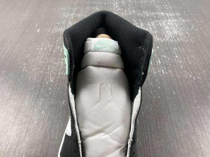 A*IR JOR*DAN 1 RETRO HIGH OG NRG  861428 100