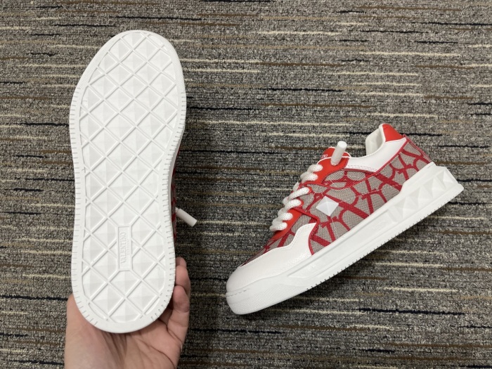 Men Women  𝑉*𝐴𝐿𝐸𝑁𝑇𝐼𝑁𝑂 Top Sneakers