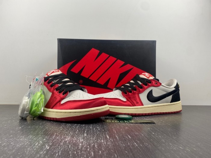 T*rophy R*oom x A*ir J*ordan 1 Low OG FN0432-017