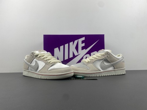 N*IKE S*B D*unk Low  FZ5654-100