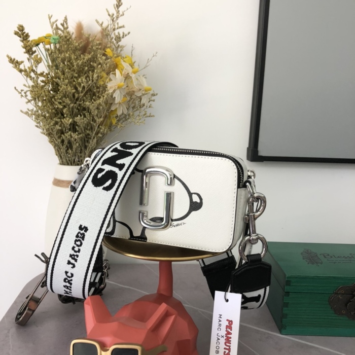 M*arc J*acobs Camera bag 19*12*6cm