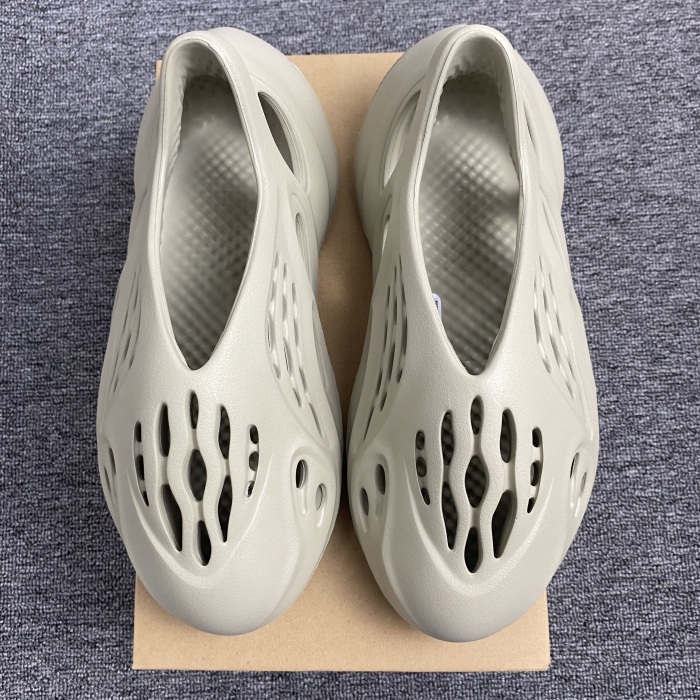YEEZY FOAM RUNNER 'STONE SALT GV6840