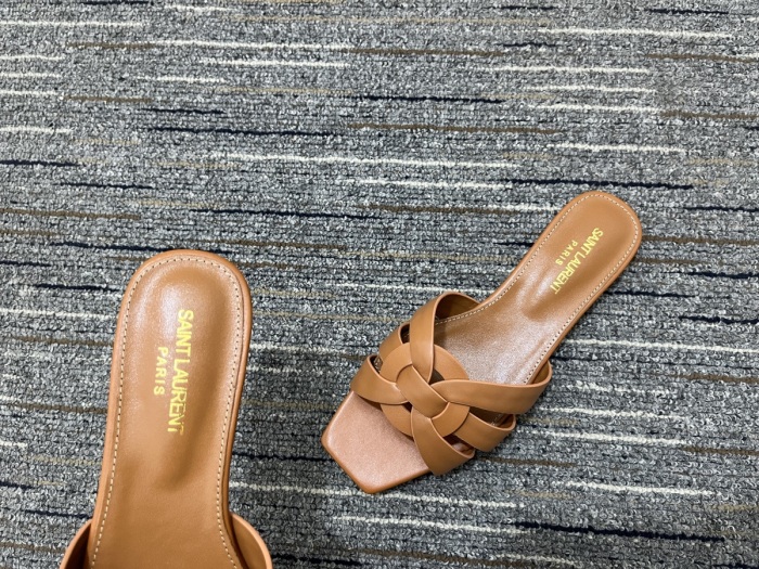 Women Y*SL Top Pumps