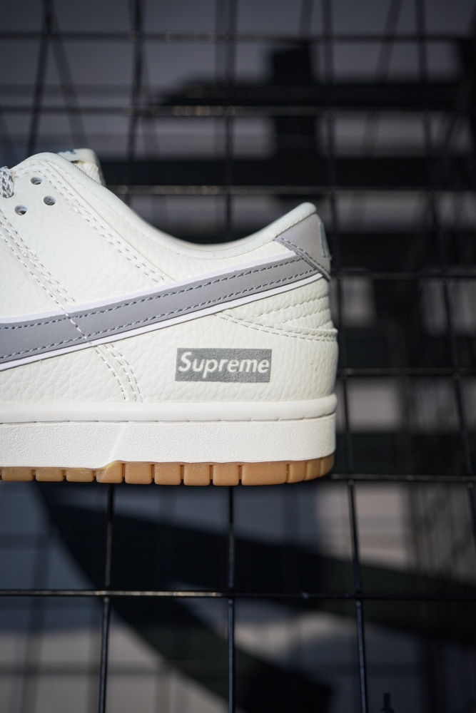 S*upreme x N*ike D*unk Low