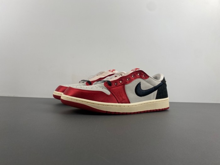 T*rophy R*oom x A*ir J*ordan 1 Low OG FN0432-100