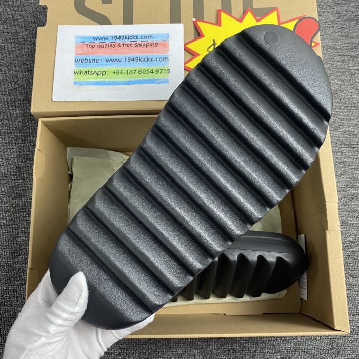 Yeezy Slide Onyx HQ6448