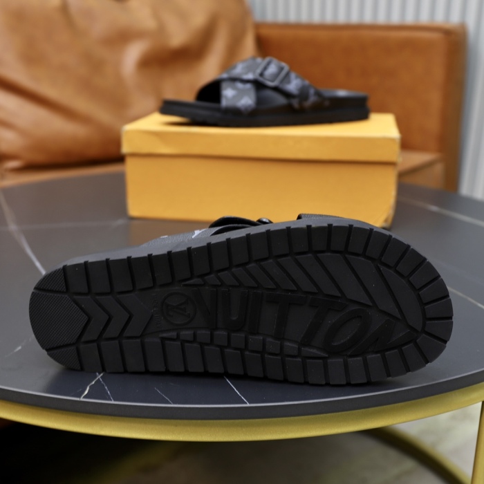 Men L*ouis V*uitton Top Quality Sandals013