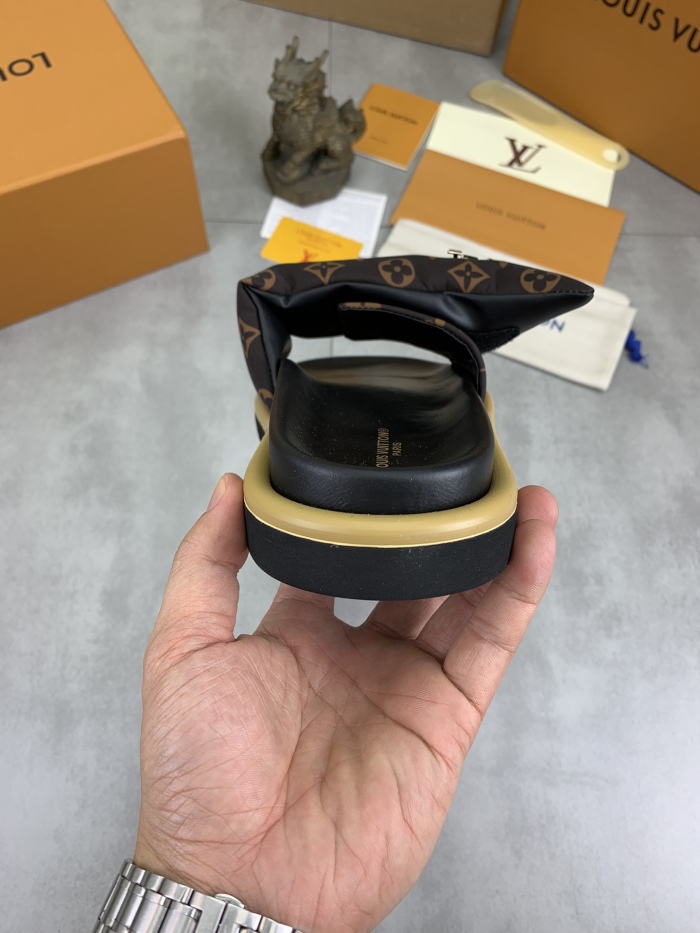 Men L*ouis V*uitton Top Quality Sandals005