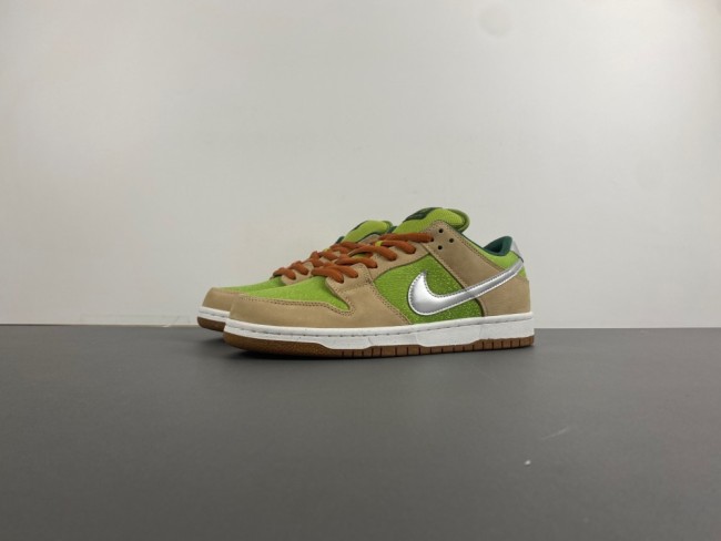 N*ike S*B D*unk Low “Escargot”  FQ7585-200