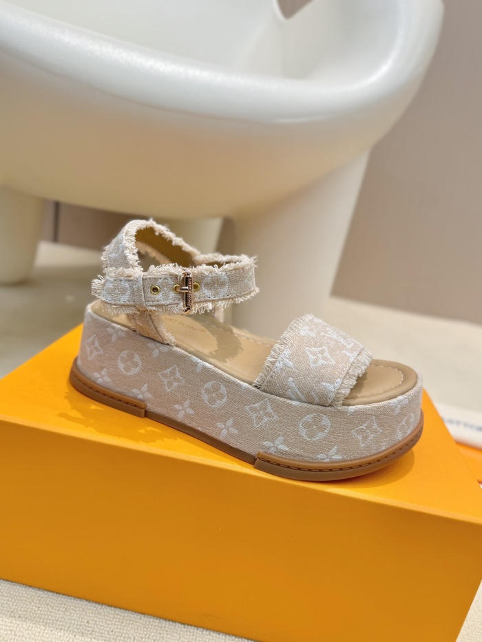 Women L*ouis V*uitton Top Quality Sandals004
