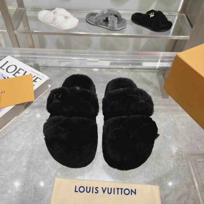Women L*ouis V*uitton Top Quality Sandals008