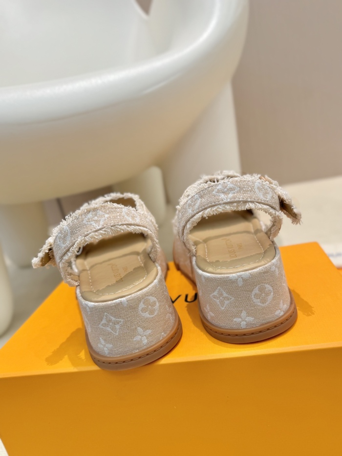 Women L*ouis V*uitton Top Quality Sandals004
