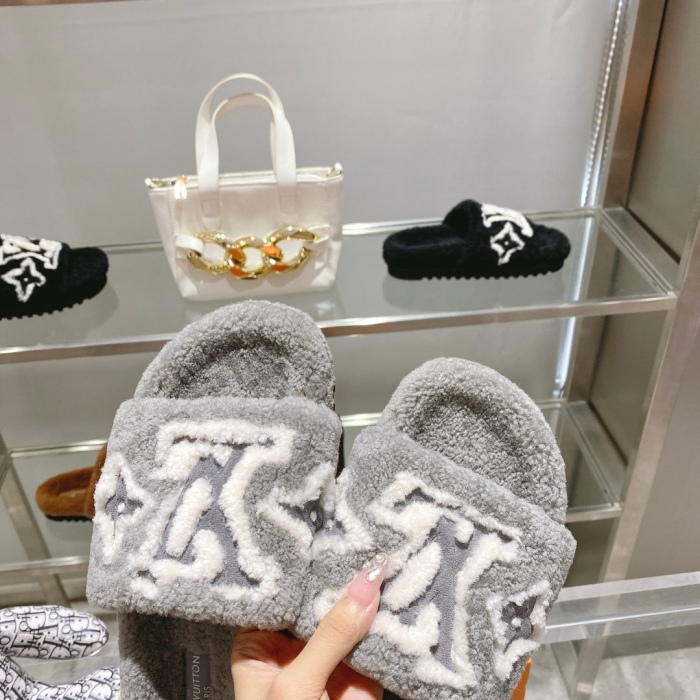 Women L*ouis V*uitton Top Quality Sandals009