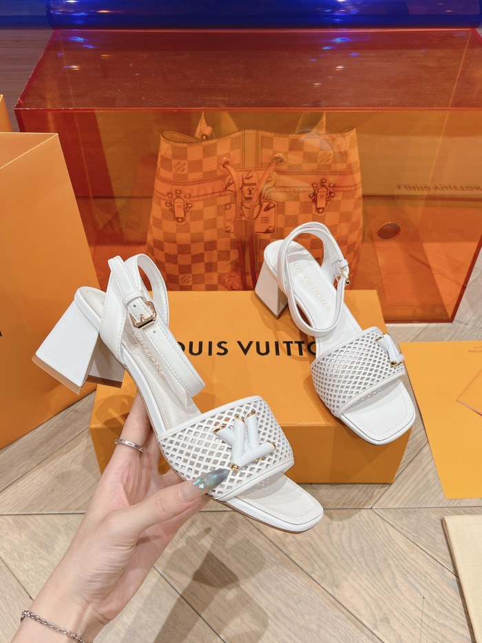 Women L*ouis V*uitton Top Quality Sandals001