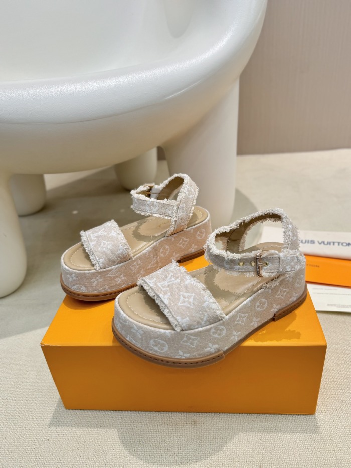 Women L*ouis V*uitton Top Quality Sandals004