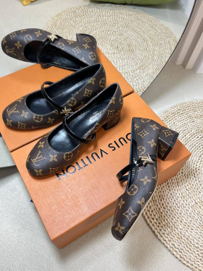 Women L*ouis V*uitton Top Quality Sandals007