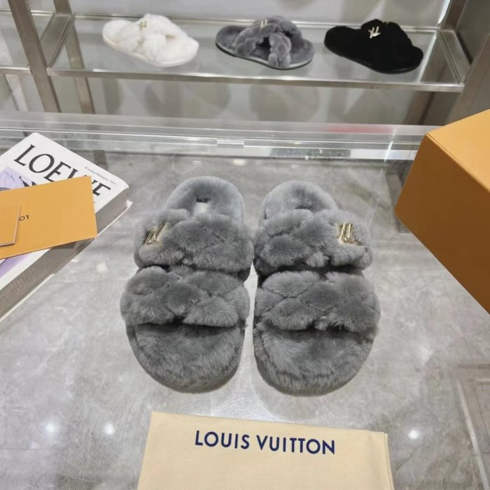Women L*ouis V*uitton Top Quality Sandals008