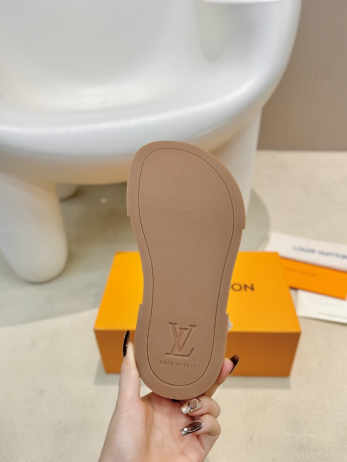Women L*ouis V*uitton Top Quality Sandals004