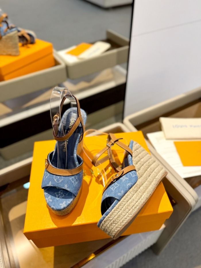 Women L*ouis V*uitton Top Quality Sandals002