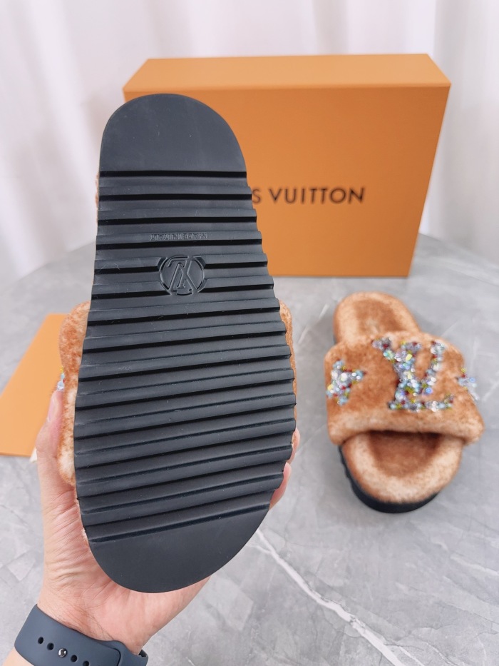 Women L*ouis V*uitton Top Quality Sandals003