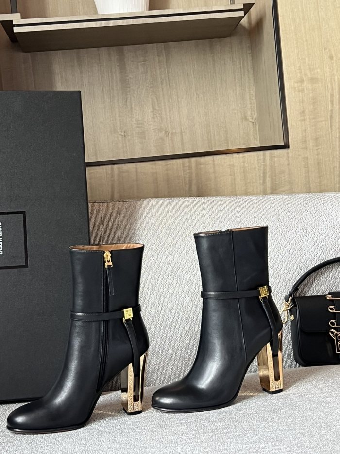 Women   F*endi Top  Quality Boot