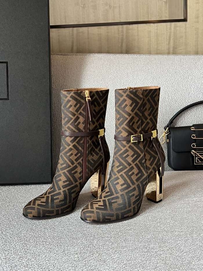 Women   F*endi Top  Quality Boot