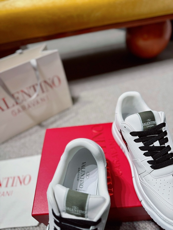 Men Women 𝑉*𝐴𝐿𝐸𝑁𝑇𝐼𝑁𝑂 Top Sneakers