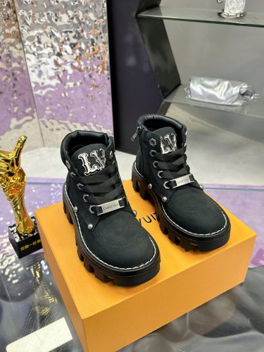 Men Women L*ouis V*uitton x T*imberland  Top Sneakers