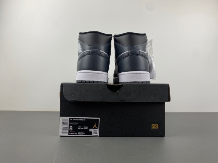 W*mns J*ordan 1 Mid 'Cosmic Clay  BQ8426-001