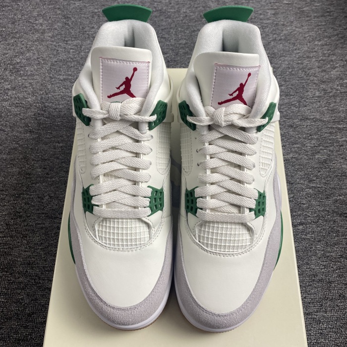 N*ike SB x Air Jordan 4  DR5415-103