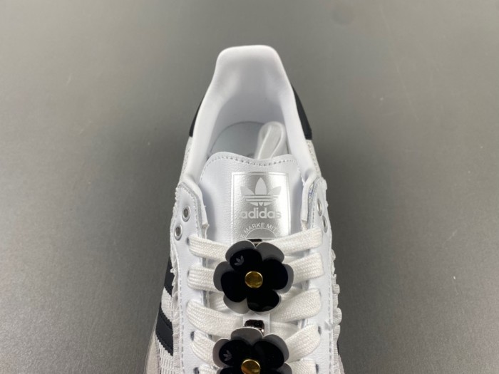 a*didas S*amba OG  “Lace Flower”  IH3371