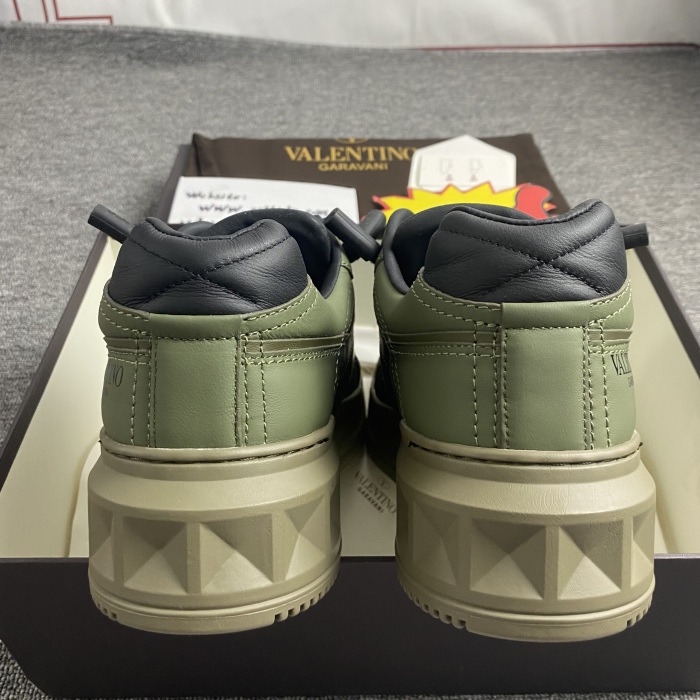 Men  𝑉*𝐴𝐿𝐸𝑁𝑇𝐼𝑁𝑂 Top Sneakers