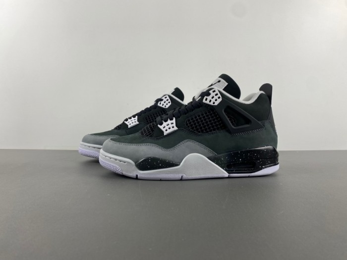 Air Jordan 4 Retro  FQ 8138一002