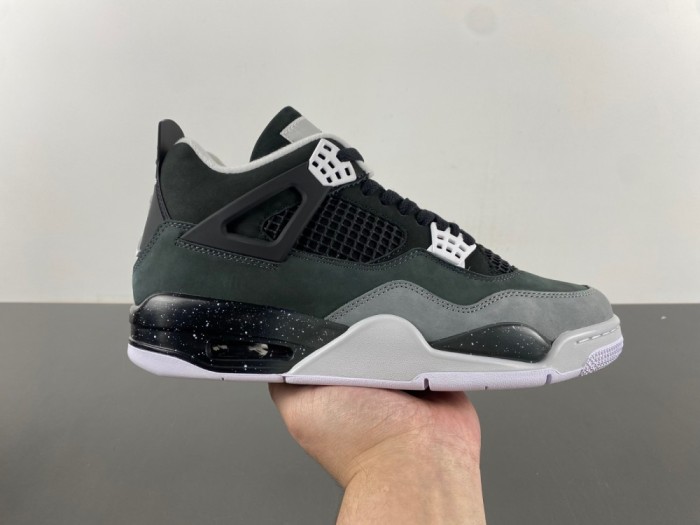 Air Jordan 4 Retro  FQ 8138一002