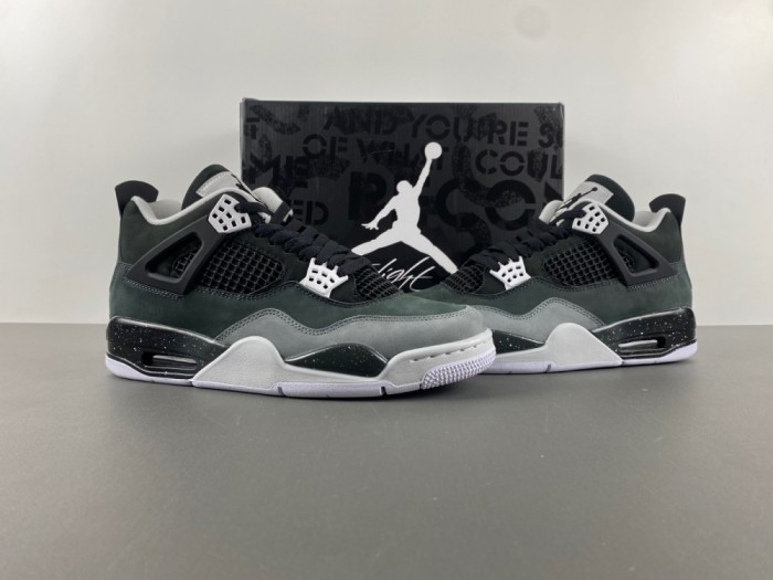 Air Jordan 4 Retro  FQ 8138一002