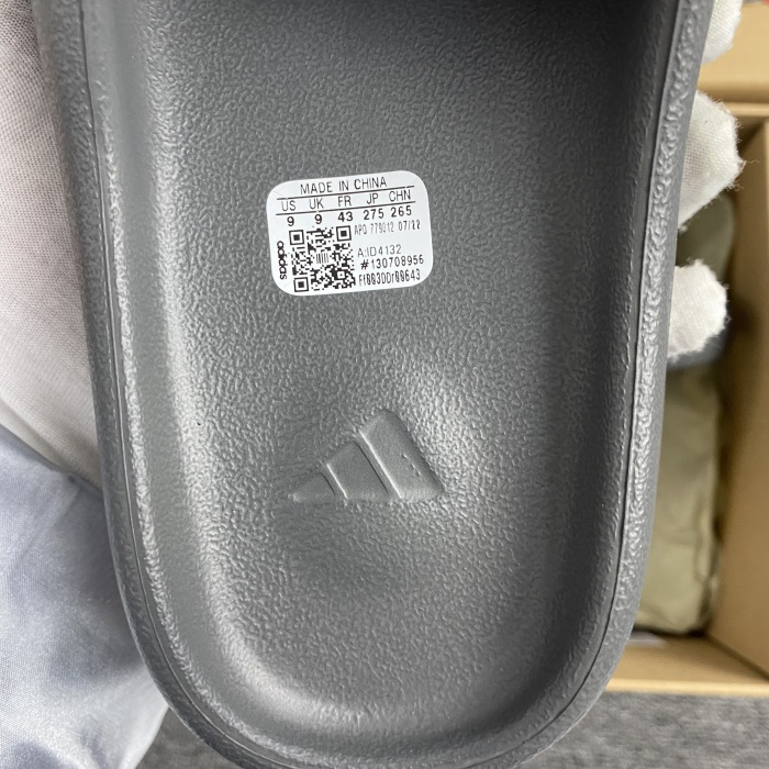 Yeezy Slide Granite ID4132