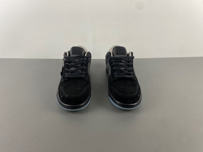 D*ivision S*treet x N*ike D*unk Low Lux “Oregon Black”  HV1470-001