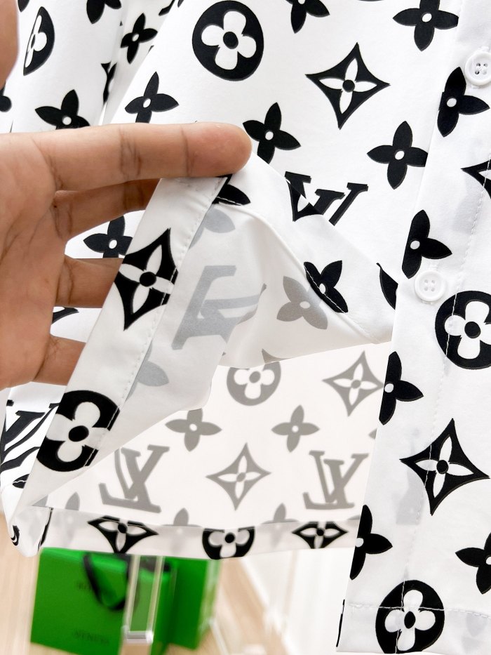 L*ouis V*uitton Top Quality