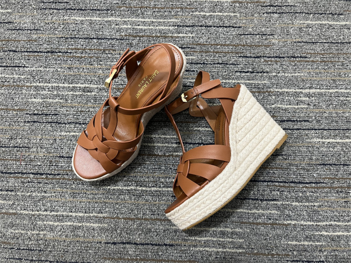 Women Y*SL Top Pumps