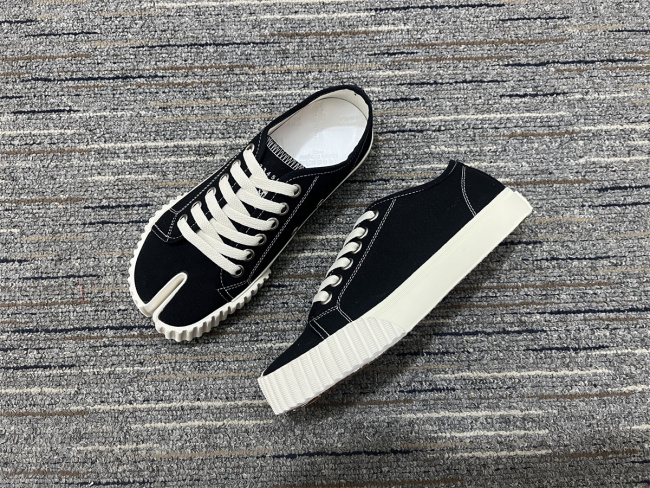 Men Women M*aison M*argiela Sneakers009
