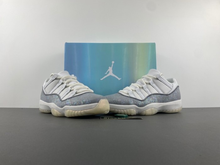 A*ir J*ordan 11 Low   HQ7000-001