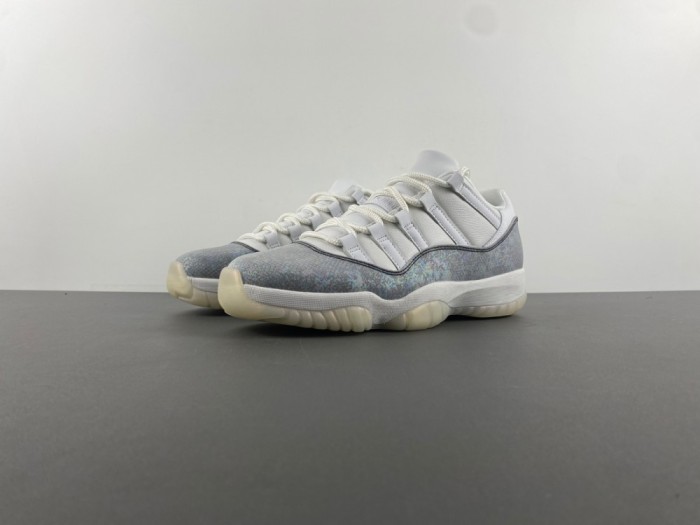 A*ir J*ordan 11 Low   HQ7000-001