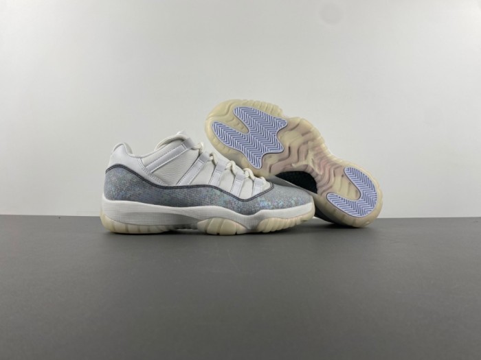 A*ir J*ordan 11 Low   HQ7000-001