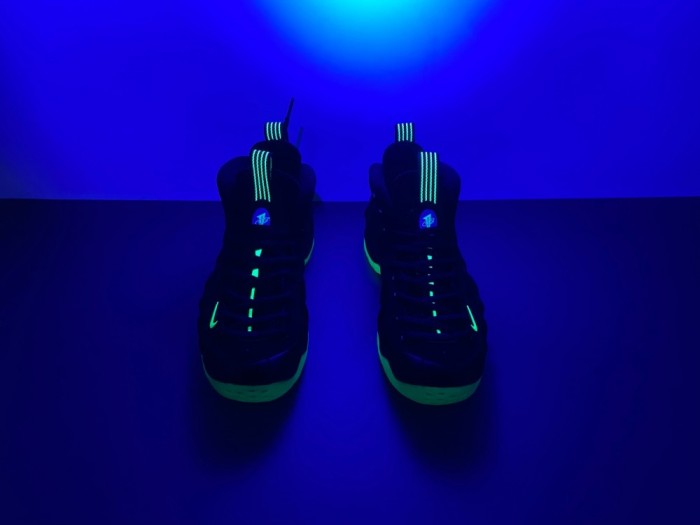 N*ike A*ir F*oamposite One “Volt”  HF2902-001