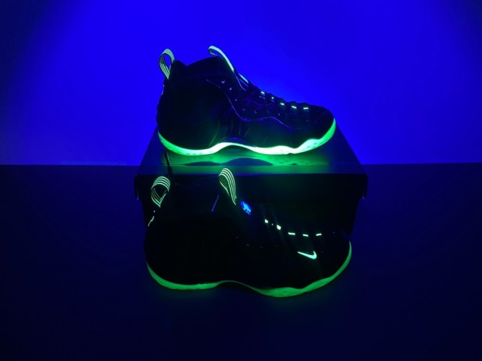N*ike A*ir F*oamposite One “Volt”  HF2902-001